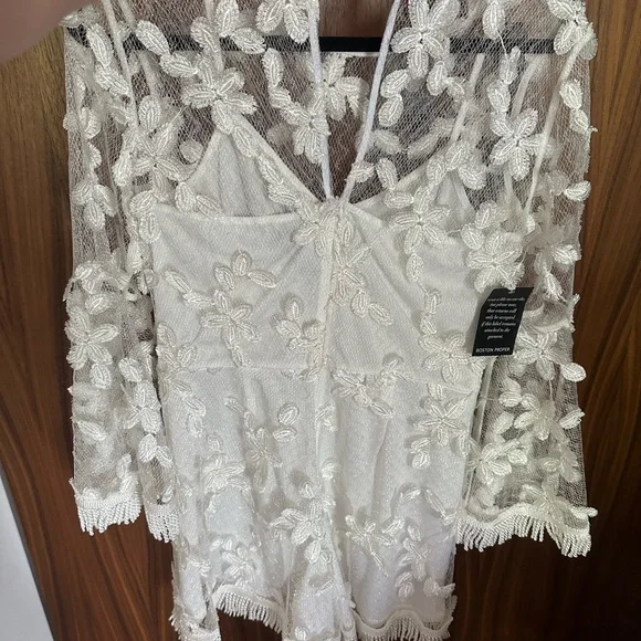 Elegant White Floral Lace Romper - Picture 3 of 5